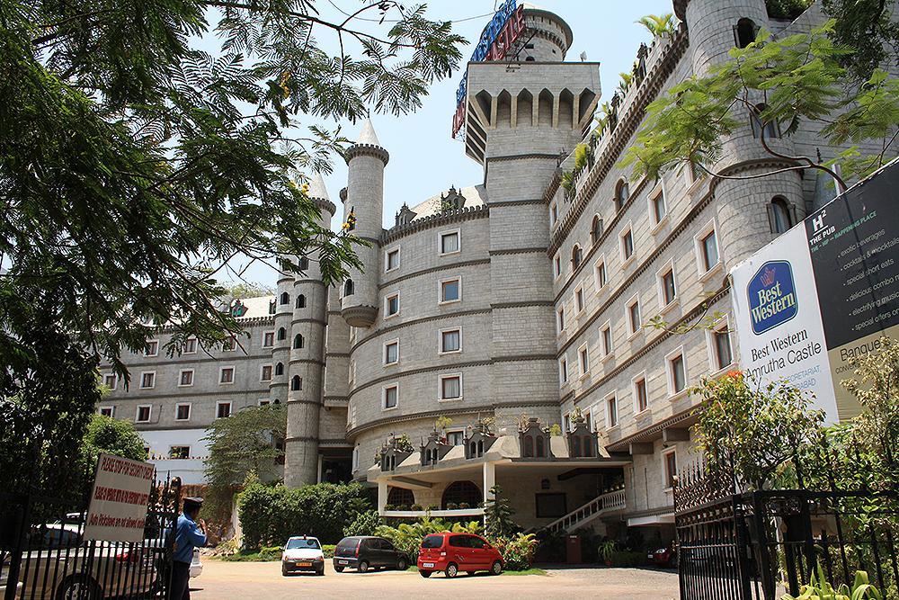 Best Western Amrutha Castle Hyderabad Eksteriør billede